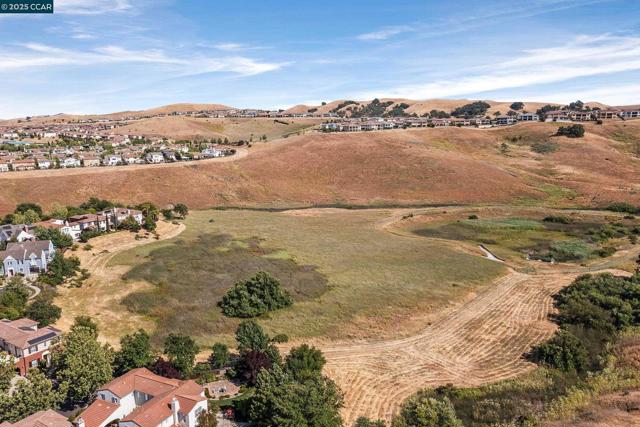 2222 Creekview Pl, Danville CA: https://media.crmls.org/mediaz/4302c763-9421-4f84-9a82-e74338bf146d.jpg