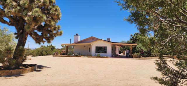 8837 Hardesty Drive Drive, Yucca Valley CA: https://media.crmls.org/mediaz/43033a9b-ad3d-4907-800a-1b67dff23277.jpg