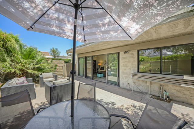 2006 E Sandalwood Drive, Palm Springs CA: https://media.crmls.org/mediaz/430355a0-7429-4c8d-a151-b6835621dab1.jpg