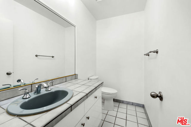 222 7th Street, Santa Monica CA: https://media.crmls.org/mediaz/43037e22-13b2-460e-b75b-16fe5cdf2355.jpg
