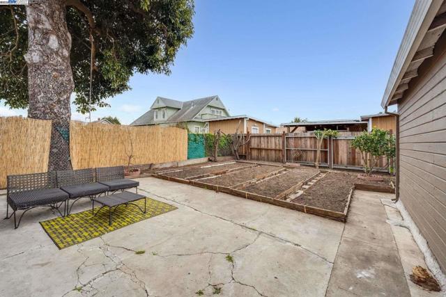 1510 Burbeck Ave, Richmond CA: https://media.crmls.org/mediaz/43057b46-6de0-4bc8-a069-83ff73fa579e.jpg