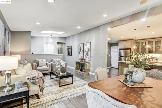 7 Saint Stephens Dr, Orinda CA: https://media.crmls.org/mediaz/4305a501-aeda-4a3d-85ee-523a23831ee4.jpg