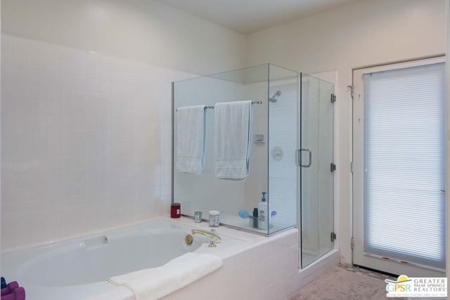 40840 Centennial Circle, Palm Desert CA: https://media.crmls.org/mediaz/4305e631-6cba-460e-a1ba-36c79630baca.jpg