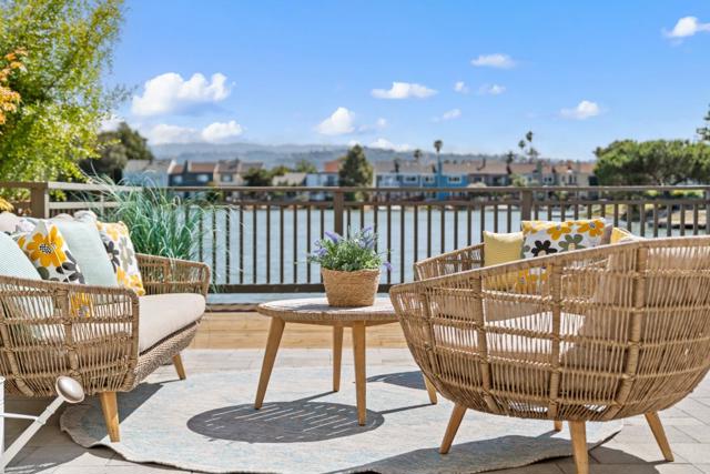 17 Spinnaker Place, Redwood City CA: https://media.crmls.org/mediaz/43061b22-3046-4e26-8fb6-459599900825.jpg