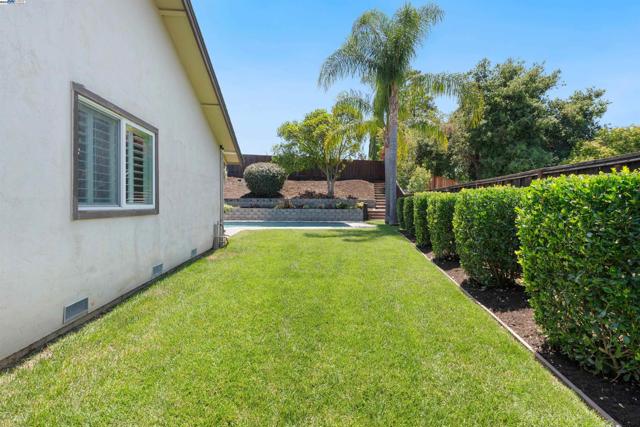 1163 Lomitas Ave, Livermore CA: https://media.crmls.org/mediaz/430632ef-c57a-4e11-9234-2685387fbb88.jpg