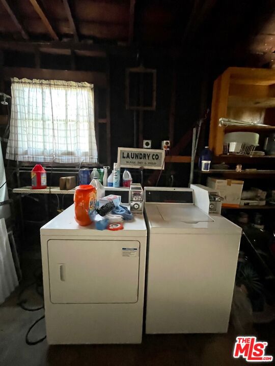 5954 W 85Th Place, Los Angeles CA: https://media.crmls.org/mediaz/43067fb7-4cf0-4aea-8f17-564ec83b63dd.jpg