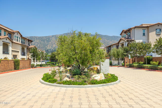 623 W Foothill Boulevard, Glendora CA: https://media.crmls.org/mediaz/4306b3b4-61e8-407a-a18a-cc58e5e2519f.jpg
