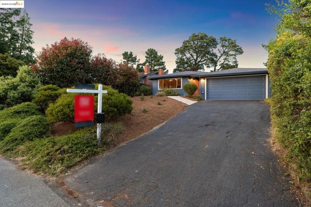 6824 Wilton Dr, Oakland CA: https://media.crmls.org/mediaz/43070ee4-33ea-49b0-9229-b65283c071be.jpg
