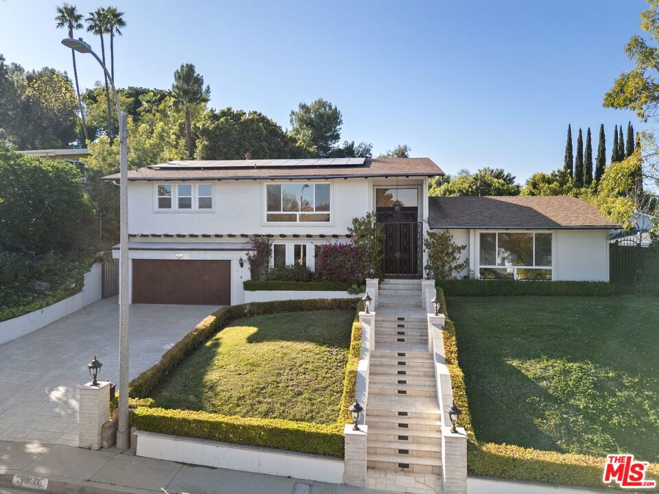16541 Park Lane Circle — architectural residence