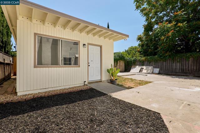 1335 Pine St, Pittsburg CA: https://media.crmls.org/mediaz/43079b6d-958e-49c6-bdbd-464817310651.jpg