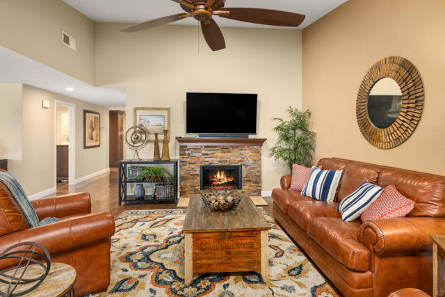 40 Joya Drive, Palm Desert CA: https://media.crmls.org/mediaz/43083ac5-2d87-4040-aabc-1691305d84b5.jpg