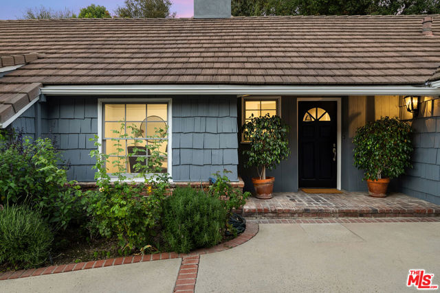 3920 Stone Canyon Avenue photo 4