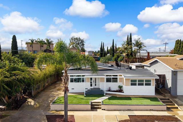 Detail Gallery Image 4 of 75 For 3840 Tomahawk Ln, San Diego,  CA 92117 - 5 Beds | 2 Baths