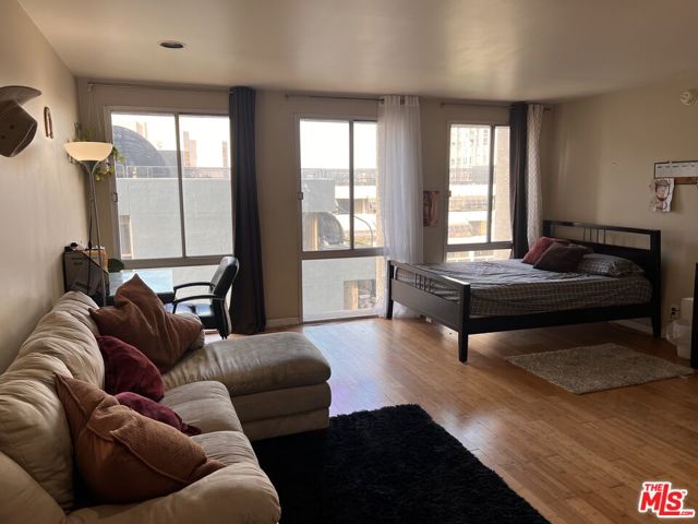 800 W 1st Street, Los Angeles CA: https://media.crmls.org/mediaz/43089ed2-f130-45f0-8f2b-22eca482192d.jpg