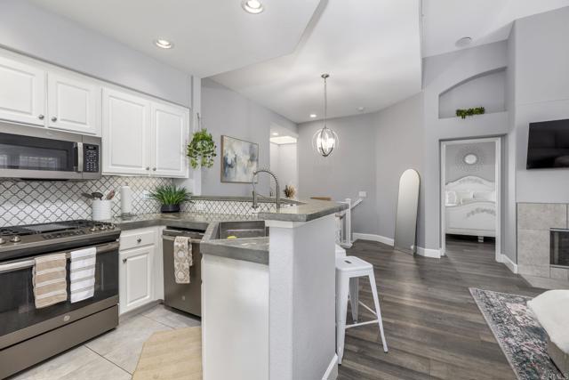 Detail Gallery Image 14 of 27 For 7577 Hazard Center Dr, San Diego,  CA 92108 - 2 Beds | 2 Baths