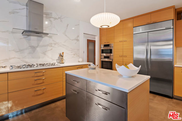 4025 Weslin Avenue, Sherman Oaks CA: https://media.crmls.org/mediaz/4309639e-2618-4178-a298-9b80a4941db3.jpg