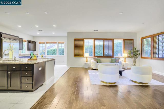131 Wittenham Ct, San Ramon CA: https://media.crmls.org/mediaz/43096c4b-a90e-4e4d-bfc0-353090c72e6d.jpg