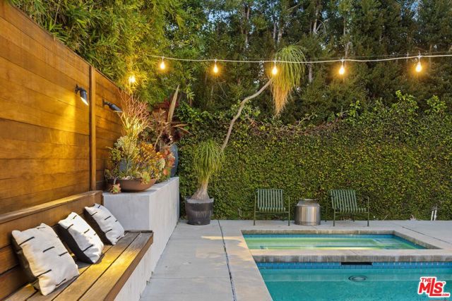4255 Saint Clair Avenue, Studio City CA: https://media.crmls.org/mediaz/43098bf0-ec6a-4eb0-bb87-204708903690.jpg