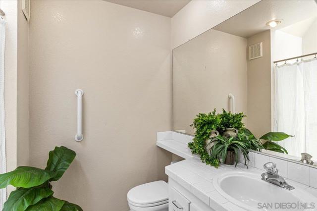 6340 Caminito Del Pastel, San Diego CA: https://media.crmls.org/mediaz/4309ee5f-bc3c-43cf-b5d2-942fd44b3f32.jpg