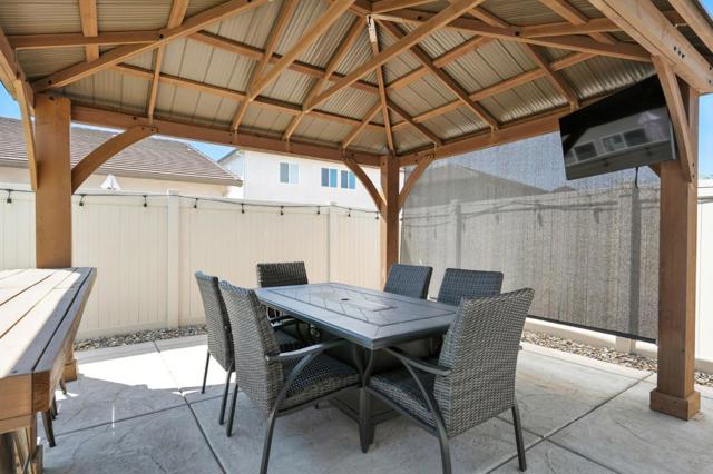 3826 Fong Ranch Road, Sacramento CA: https://media.crmls.org/mediaz/430a01e1-6773-4b9d-a781-c482418e8493.jpg