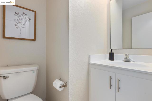 1391 Monument BLVD, Concord CA: https://media.crmls.org/mediaz/430a9eaf-7fe5-455c-9d67-7bf6f2bd73ec.jpg