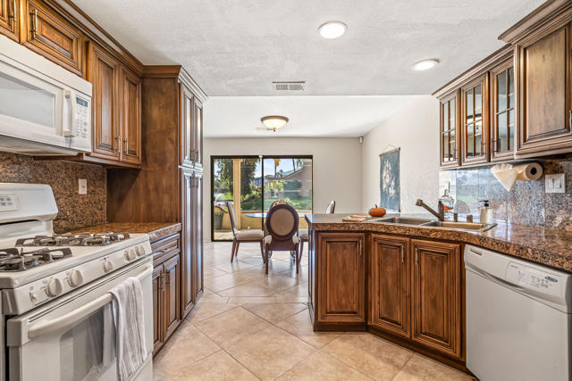 76955 Turendot Street, Palm Desert CA: https://media.crmls.org/mediaz/430ad24d-7d76-423c-98fa-c5bbfc87aedf.jpg