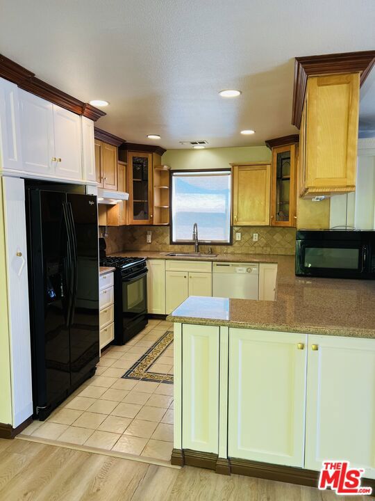 1414 N Kemmett Court, Los Angeles CA: https://media.crmls.org/mediaz/430ae9d1-b9da-4110-9fdd-f6e702b7c58f.jpg