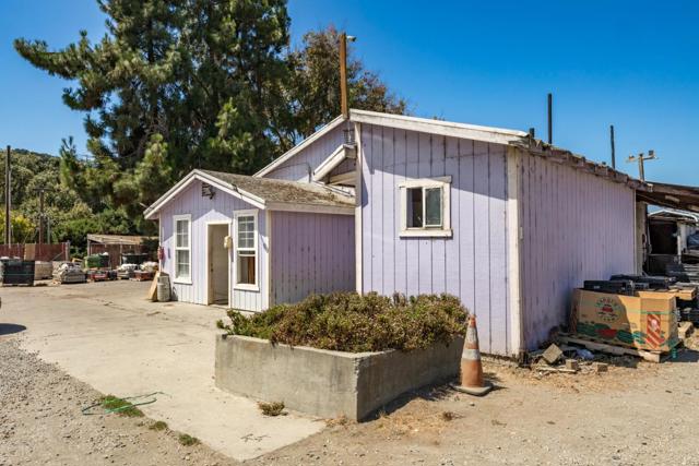 250 Old Chittenden Road, Watsonville CA: https://media.crmls.org/mediaz/430afa8a-7312-4c57-8fc8-9671270f4ea5.jpg