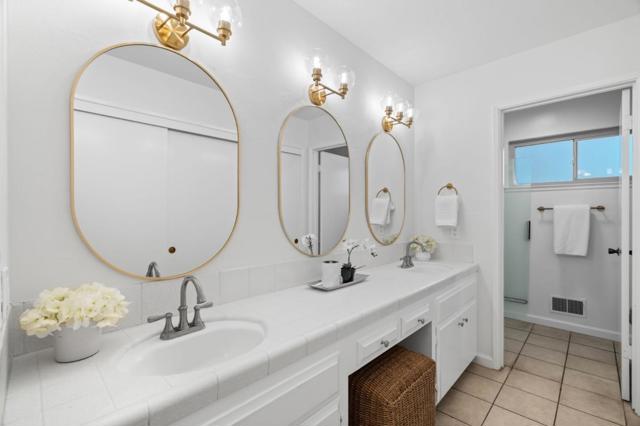 1425 Cedar Place, Los Altos CA: https://media.crmls.org/mediaz/430b594a-cd48-45a7-b917-320a9f3ee2d1.jpg