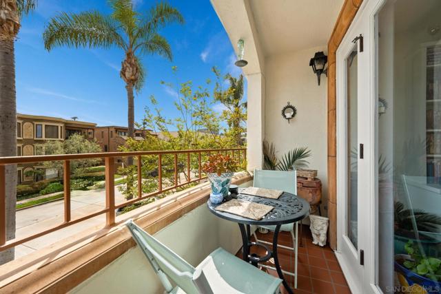 7560 Eads Ave, La Jolla CA: https://media.crmls.org/mediaz/430b8746-7aeb-4913-a854-a4f6eba52562.jpg