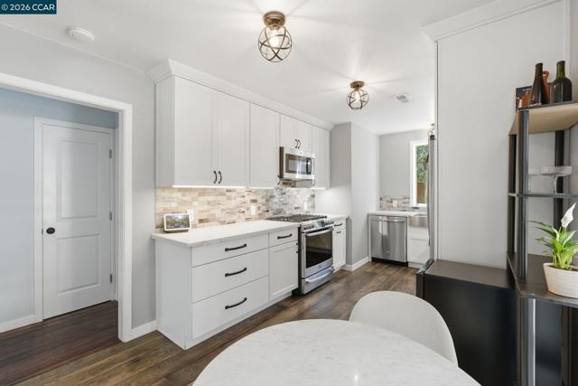 Image 5 of 28 For 2105 Holbrook Drive