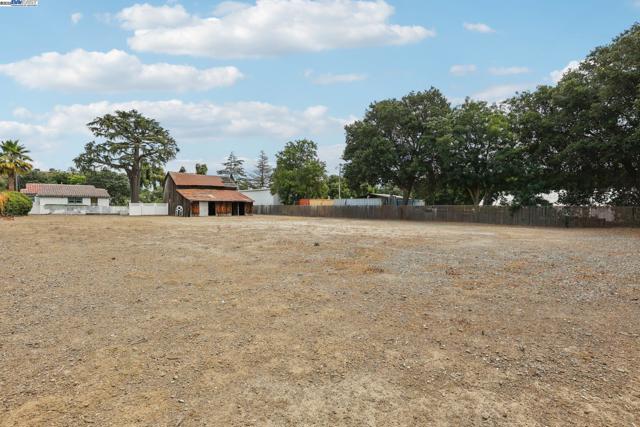 11768 Main St, Sunol CA: https://media.crmls.org/mediaz/430e7bf2-1eb4-486d-afe3-41be601d8c55.jpg