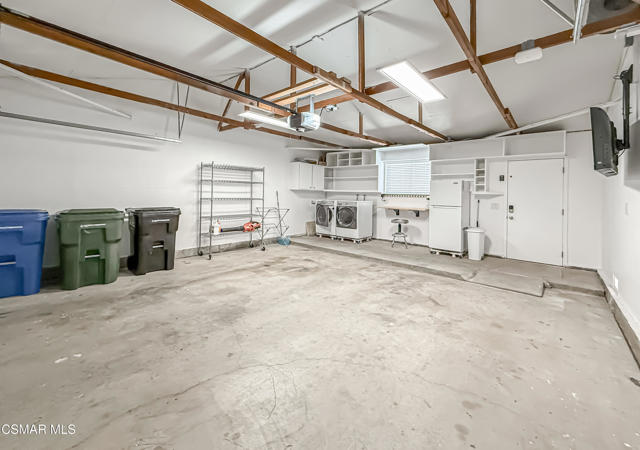 2829 Shoreview Circle, Westlake Village CA: https://media.crmls.org/mediaz/430e8178-93a2-465b-8760-2b2408a845f6.jpg