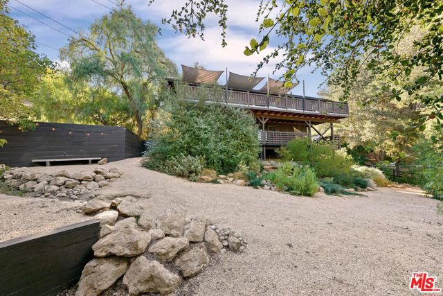 625 Reithe Avenue, Calabasas CA: https://media.crmls.org/mediaz/430f27d6-99dc-441b-a16d-878399a81b01.jpg