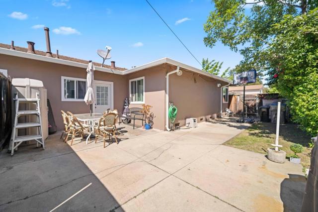 3856 Williams Road, San Jose CA: https://media.crmls.org/mediaz/430f3f4c-a287-4d8a-80e3-628ccb45432f.jpg