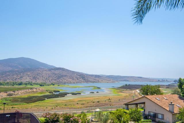 10145 Diamond Head Ct, Spring Valley CA: https://media.crmls.org/mediaz/43100a75-f0c1-4381-9807-ca3e6f9f341c.jpg
