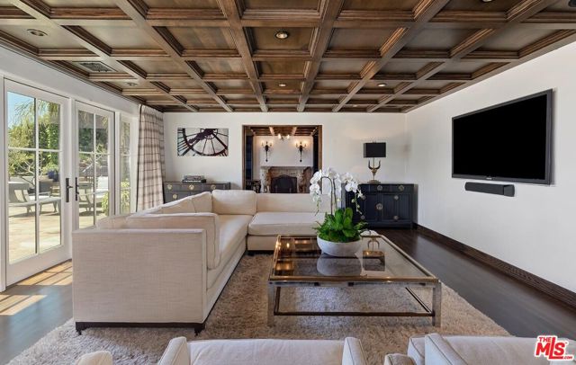 2420 Chislehurst Drive, Los Angeles CA: https://media.crmls.org/mediaz/43106fb9-3660-4a82-b666-a7d0c1cd0b0f.jpg