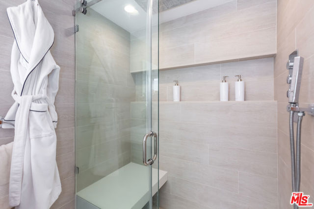18 Union Jack Street, Marina del Rey CA: https://media.crmls.org/mediaz/4310c423-b282-49b9-84ae-50cde1dba266.jpg