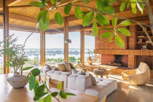 3016 Rogers Street, San Diego CA: https://media.crmls.org/mediaz/43118e52-f988-4a83-b23c-f404ea69701a.jpg