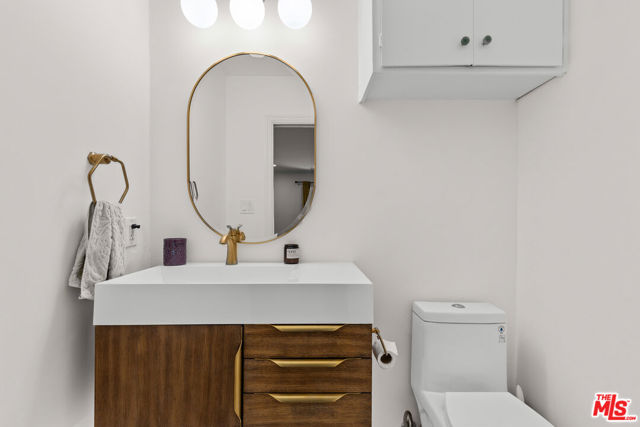 4381 Ventura Canyon Avenue, Sherman Oaks CA: https://media.crmls.org/mediaz/4312bf9b-cecb-4549-ba6d-e9f92ab21fbb.jpg