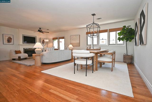 1250 Saint Louis Drive, Concord CA: https://media.crmls.org/mediaz/4312d79b-c22a-4c51-83ea-5965e911ccee.jpg