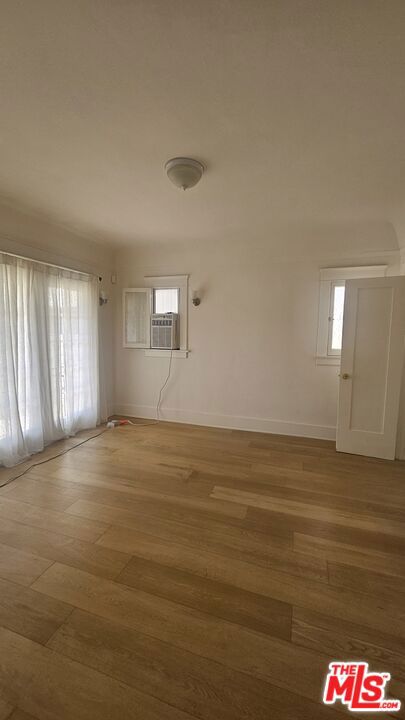 1034 N Kenmore Avenue, Los Angeles CA: https://media.crmls.org/mediaz/4312e2ea-ddc1-4289-ab02-4f4d9d959926.jpg