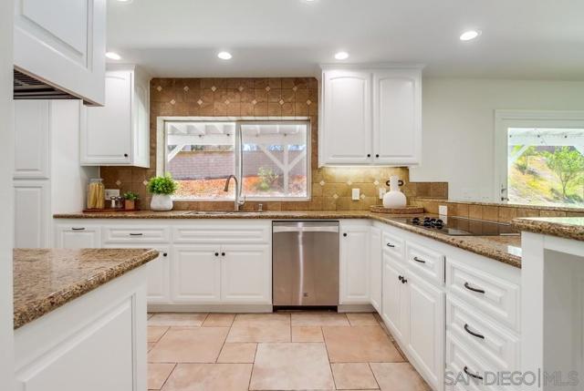 12709 Treeridge Ter, Poway CA: https://media.crmls.org/mediaz/431421c5-3370-49b7-b4b5-2fe5e3e4e485.jpg