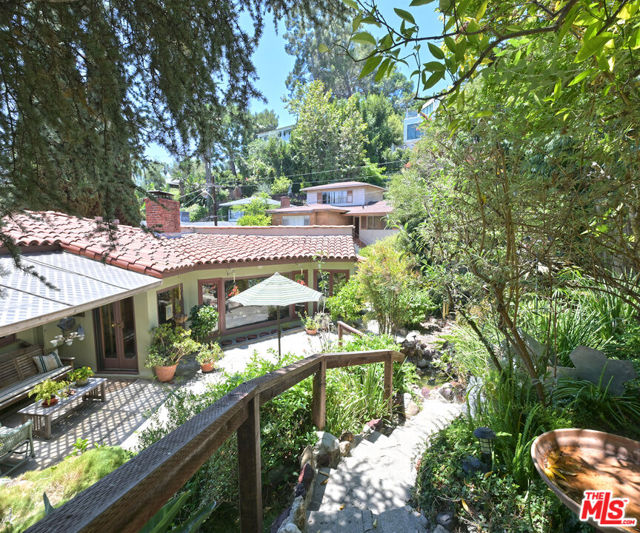 2228 Vista Del Mar Place, Los Angeles CA: https://media.crmls.org/mediaz/43151d5f-8c74-49fa-95f5-e98067a2a511.jpg