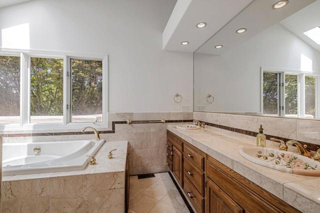 425 Vista Del Mar Drive, Aptos CA: https://media.crmls.org/mediaz/431524d9-a152-424d-b550-0d78d1b7a85b.jpg