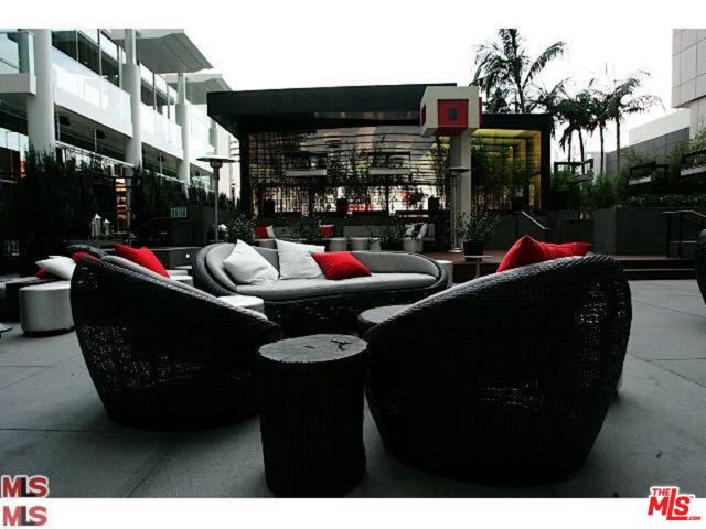 6250 Hollywood Boulevard, Los Angeles CA: https://media.crmls.org/mediaz/43155a77-44bc-4cfc-9e29-5375bffe788d.jpg