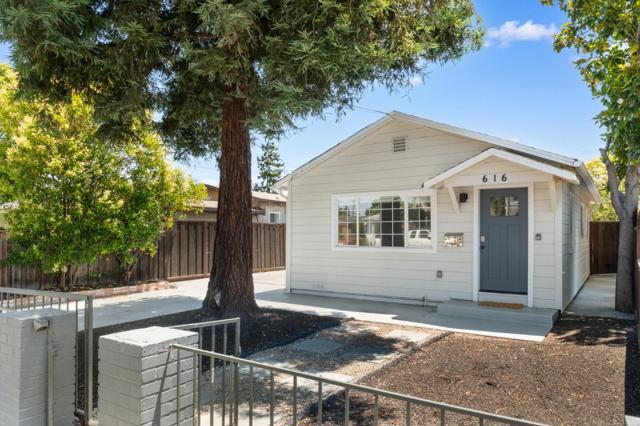 616 Douglas Avenue, Redwood City CA: https://media.crmls.org/mediaz/4316326b-48a4-473f-b4df-96607d92470f.jpg