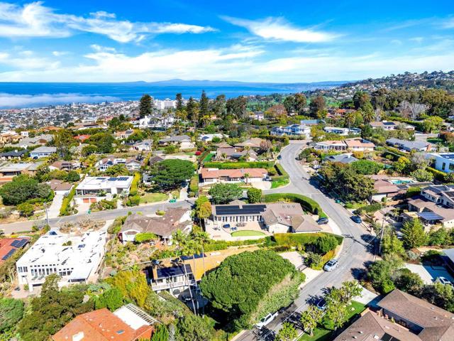 6130 Terryhill Drive, La Jolla CA: https://media.crmls.org/mediaz/4316938a-2f8c-491e-bcd6-8011abb763d1.jpg