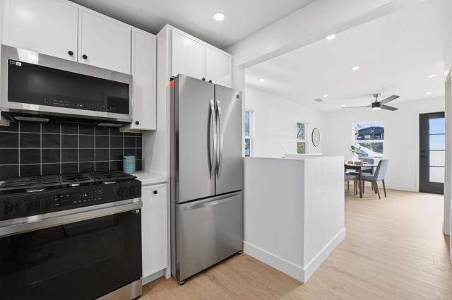 Detail Gallery Image 6 of 26 For 4880 Lantana Dr, San Diego,  CA 92105 - 2 Beds | 2 Baths