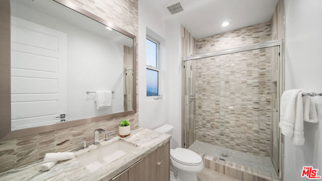 Image 33 of 57 For 11782 Hillsborough Lane